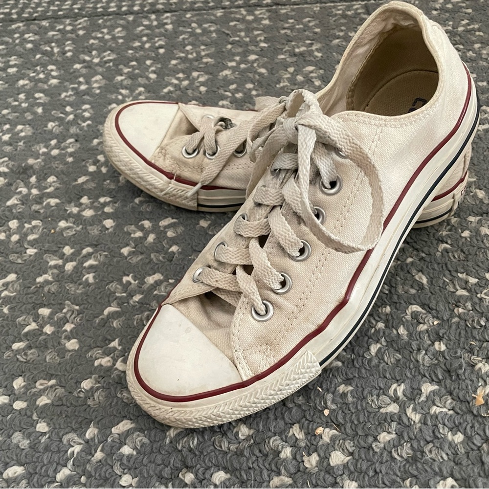 White converse size 7.5 women’s